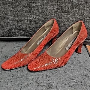 Wild Rose Deep Red Snake pumps size 7 great heel